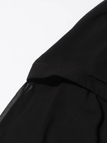 Weite Damen-Lederhose mit hohem Bund und Reißverschluss im minimalistischen Design – modisch und schick.