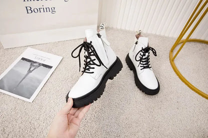 Damen-Ankle-Boots aus Leder, weiß, Schnürung, knöchelhoch, schwarze Profilsohle