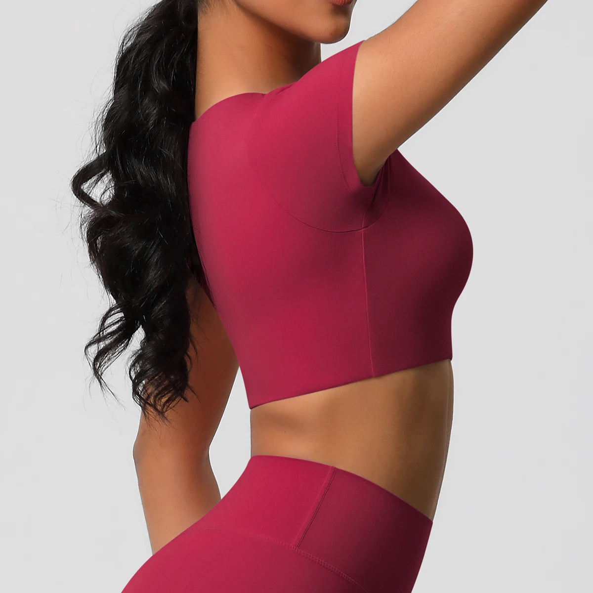 Workout-Top für Damen mit Brustpolstern, weinrot, kurzarm, eng anliegend
