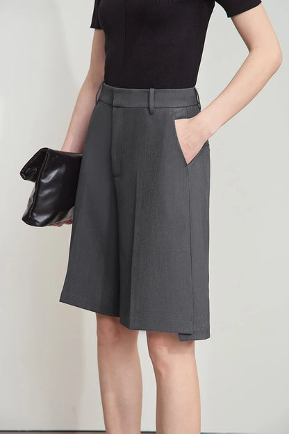 Damen Shorts im minimalistischen Stil mit Tasche für den Sommer