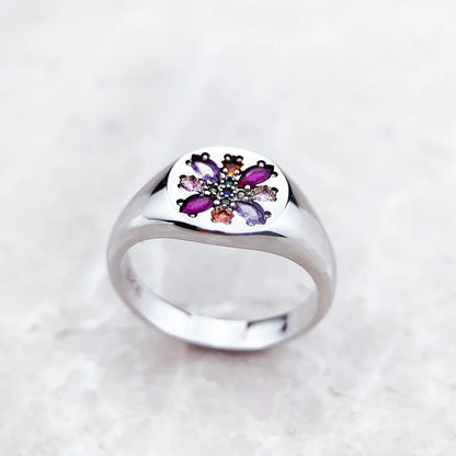Silberner Ring mit lila und pinkfarbenen Blütensteinen in Blumenform