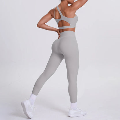 Yoga-Set aus Sport-BH und 3/4-Leggings, hellgrau, mit geformten Trägern und Aussparungen
