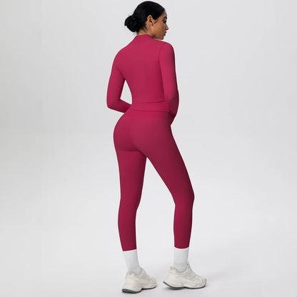 Damen-Yoga-Set bordeauxrot: Rückansicht mit Leggings und offener Langarmjacke