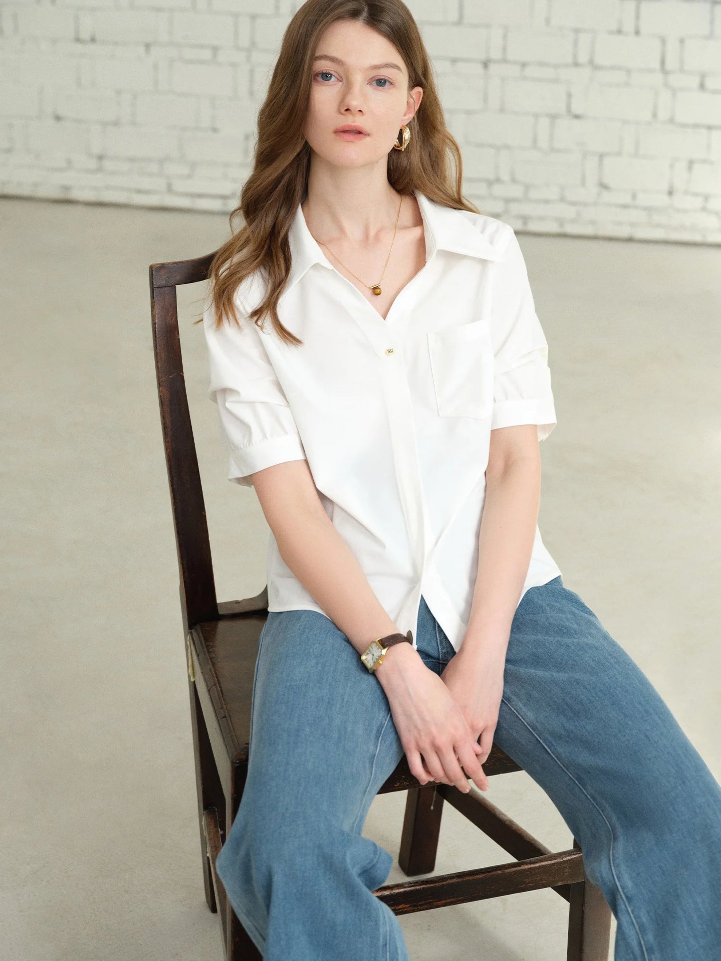 Elegantes Damen-Spitzenshirt in Plus-Size mit kurzen Ärmeln und Hohldesign – ideal für den Sommer.