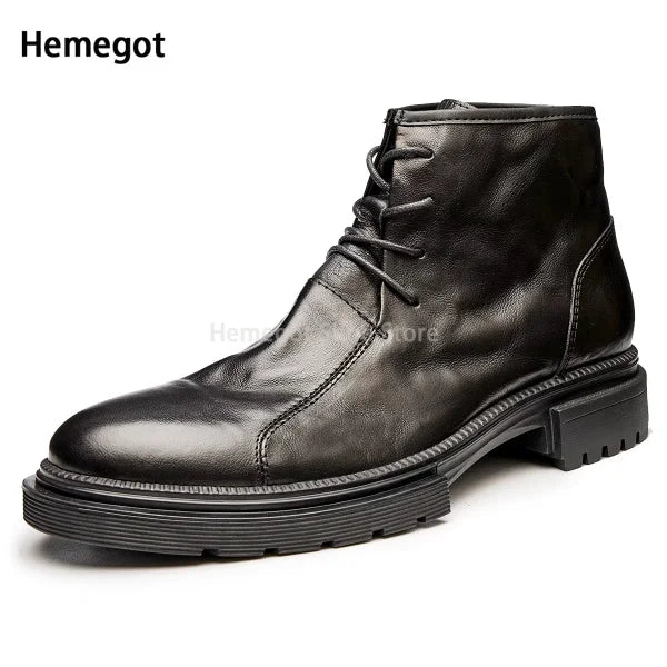 Herren-Schnürboots aus Leder, schwarz, knöchelhoch, mit Schnürsenkeln und Profilsohle