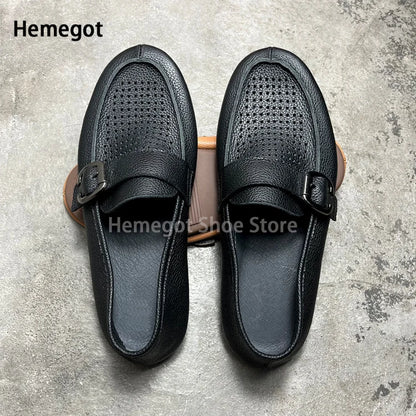 Herren-Buckle-Loafer aus dunklem Leder, perforierte Vorderseite, Slip-On mit Schnalle