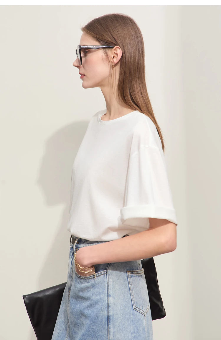 Damen T-Shirt im minimalistischen Stil aus leichtem elastischen Baumwollstoff