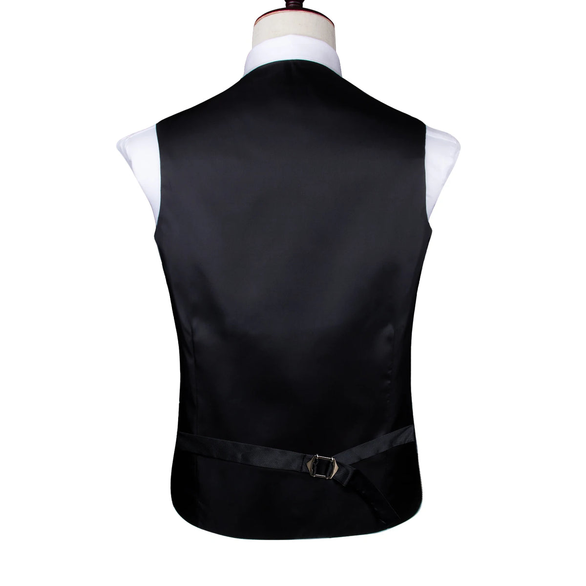 Schwarze Herrenweste ohne Muster, Rückansicht mit verstellbarem Verschluss