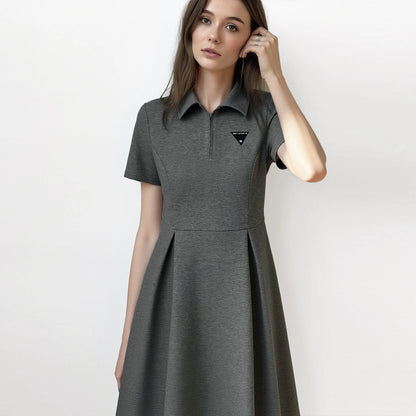 Stilvolles Polokragen Minikleid Für Damen Tailliert Und Bestickt
