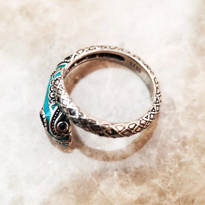 Schlangenring aus 925er Sterlingsilber mit türkisfarbener Einlage und sichtbarem Ringinnenrand