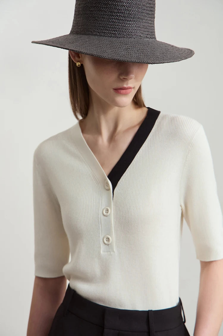 Damen-Strickpullover creme, V-Ausschnitt mit Knopfleiste, kurze Ärmel im Detail
