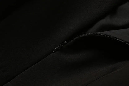 Elegantes Damenkleid mit quadratischem Ausschnitt, halblangen Ärmeln und Pailletten-Patchwork-Design – ideal für besondere Anlässe.