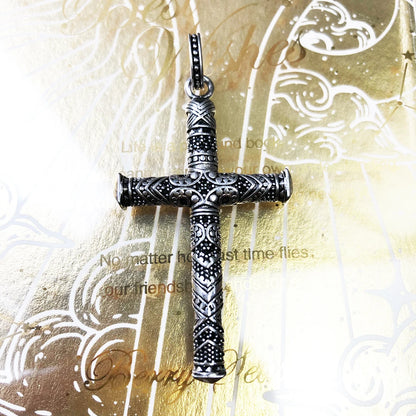 Kreuz-Anhänger aus 925 Sterlingsilber mit maori-inspirierten Symbolen, silber