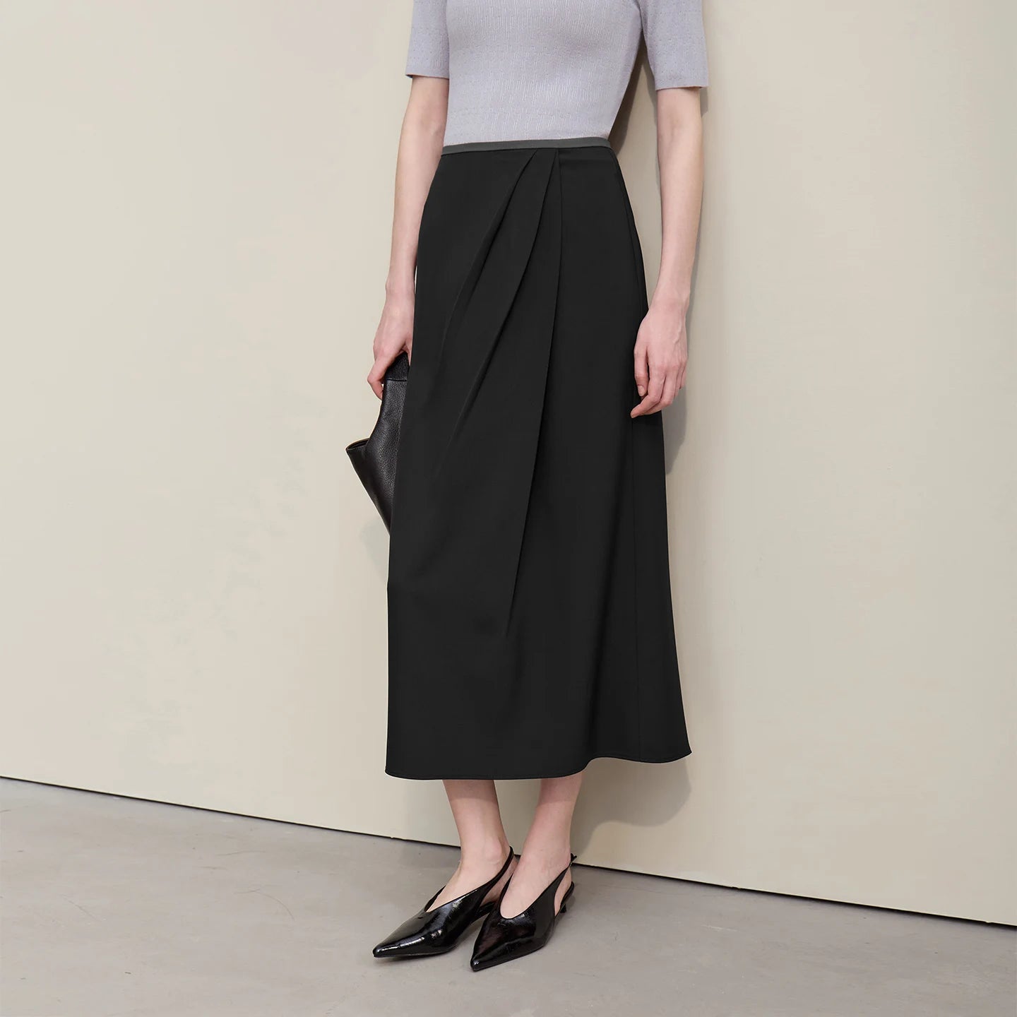 Damen-Plisserock Midi in Schwarz mit Falten und schmalem Bund, blickdicht
