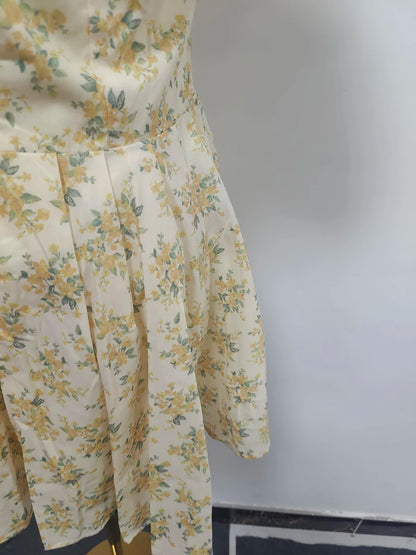 Langes Damen-Patchwork-Kleid mit Rüschen und Falten, Rundhalsausschnitt und langen Ärmeln – ideal für besondere Anlässe.
