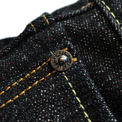 Herren Jeans im Taper Fit aus Raw Denim mit versilberten Knöpfen