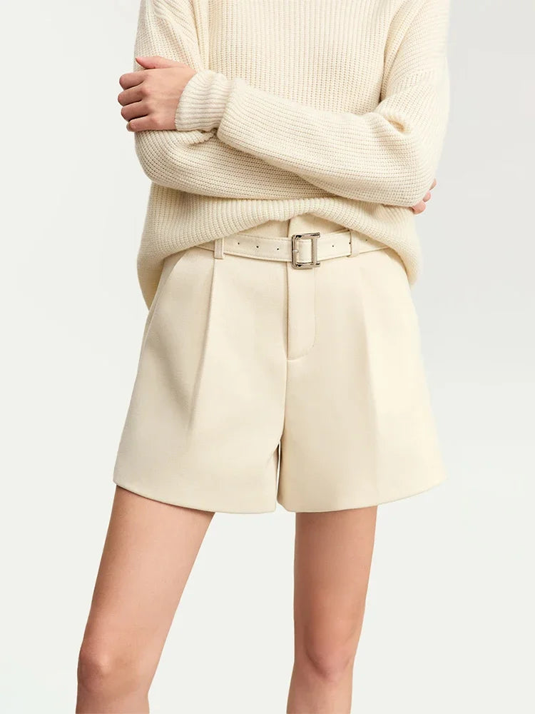 Damen Shorts im minimalistischen Stil mit Gürtel und solider Vintage-Optik