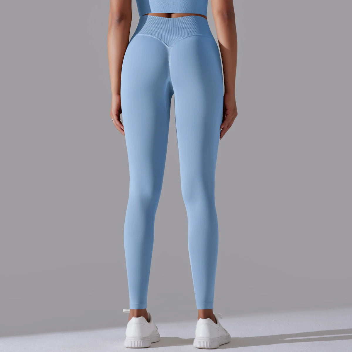 Nahtlose Yoga-Hose, hohe Taille, hellblau, ganzer Frontblick mit Beinlänge
