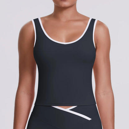 Crop-Top in Schwarz, Racerback mit weißem Rand und Kontrastnaht