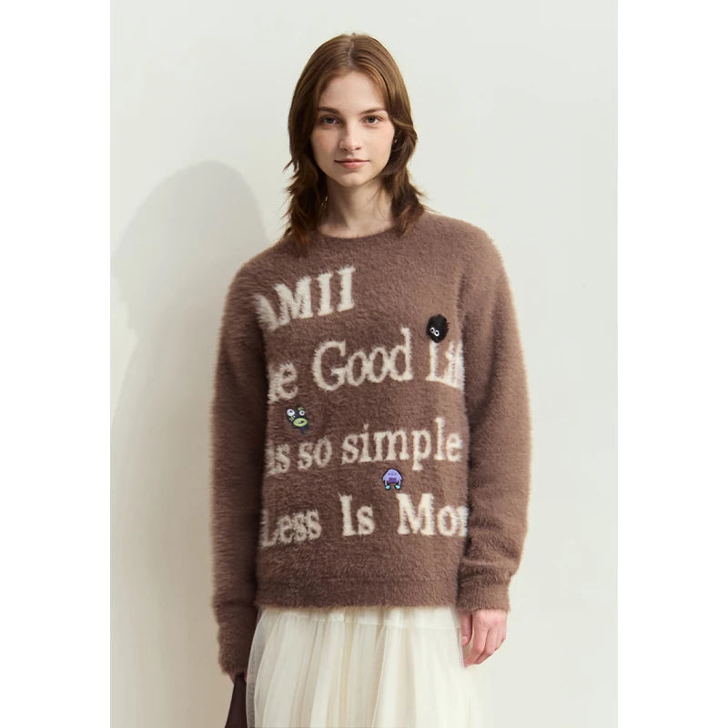 Damenpullover Braun mit großem Jacquard-Schriftzug und kleinen bunten Applikationen