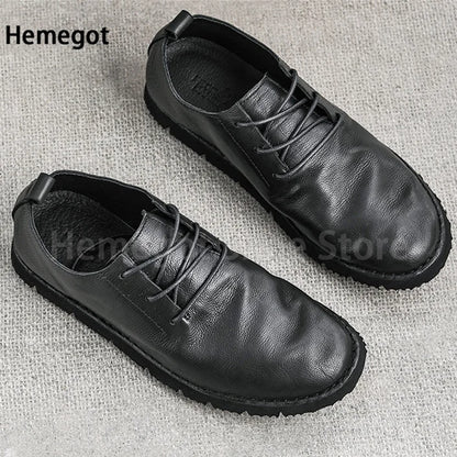 Schwarze Herren-Lederschuhe mit Schnürung und weicher, profilierter Sohle, Paaransicht