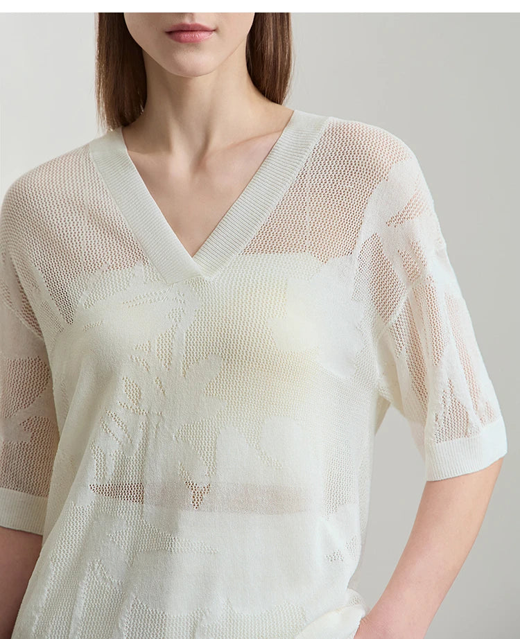 Damen-Strickpullover mit V-Ausschnitt, kurzarm, feine Maschenstruktur, helle Cremefarbe, Nahansicht