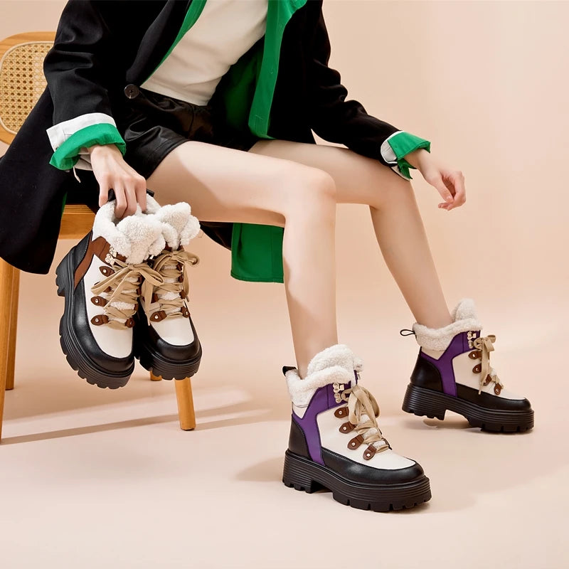 Damen-Schneestiefel mit Plateau und Schnürung, Kunstfellbesatz am Schaft, violett/schwarz