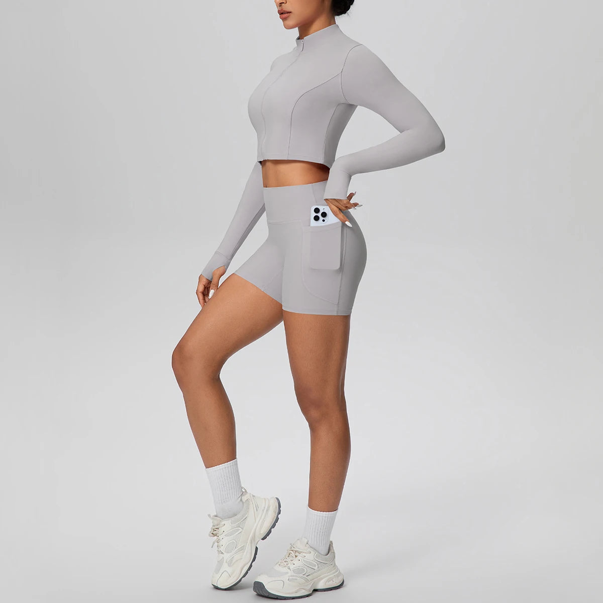 Damen-Yoga-Set hellgrau: kurzes Reißverschluss-Oberteil und High-Waist-Shorts