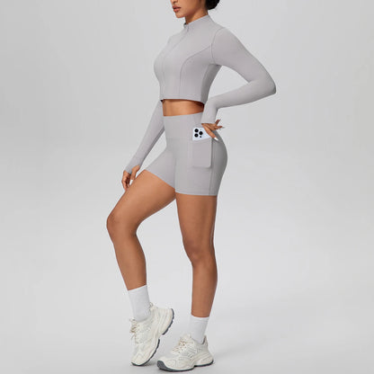 Damen-Yoga-Set mit Reißverschluss: hellgraues Crop-Top und Shorts, seitlich