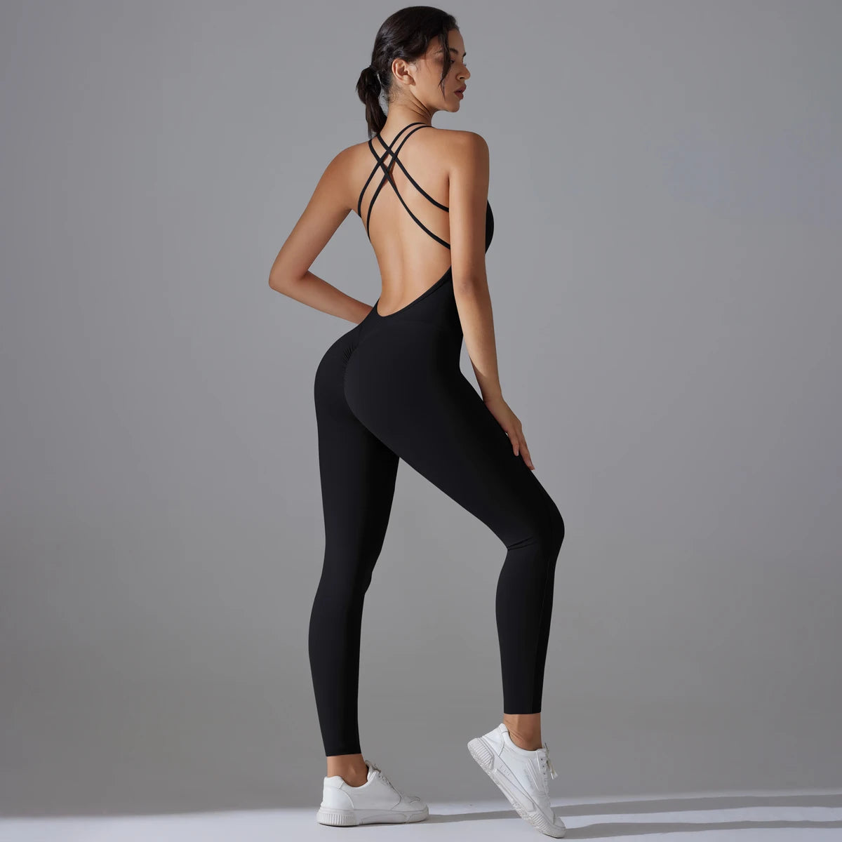 Schwarzer Yoga-Bodysuit mit Racerback, rückenfrei und dünnen Trägern