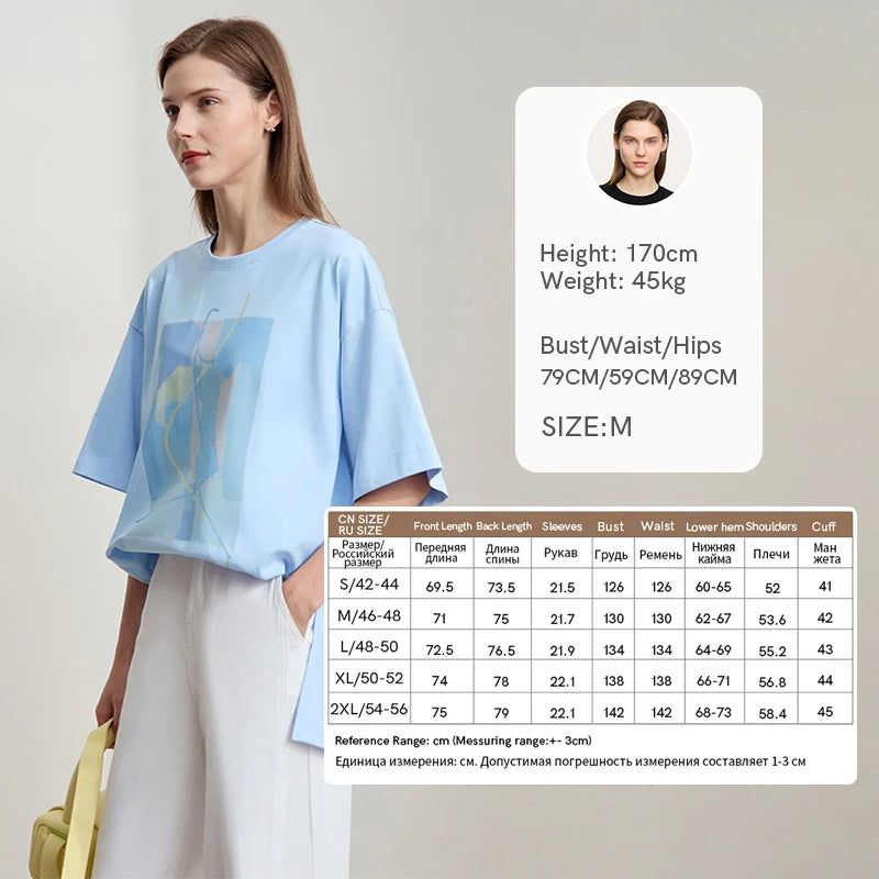 Damen T-Shirt im minimalistischen Design mit unregelmäßigem Schnitt und abstraktem Druck