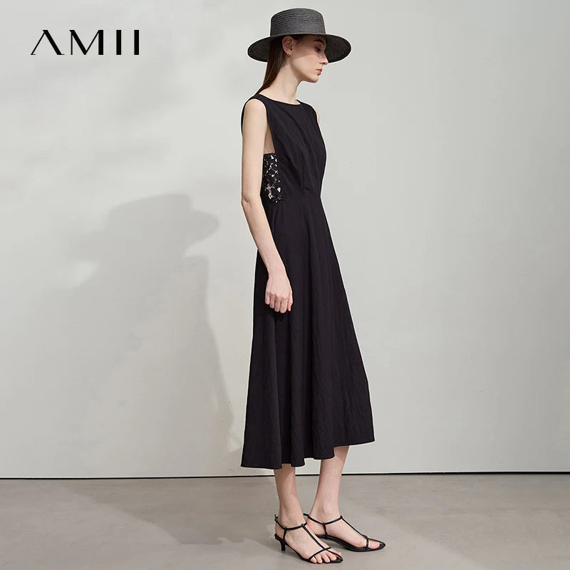 Elegantes Ärmelloses Damenkleid Mit Tailliertem Schnitt Und Spitze
