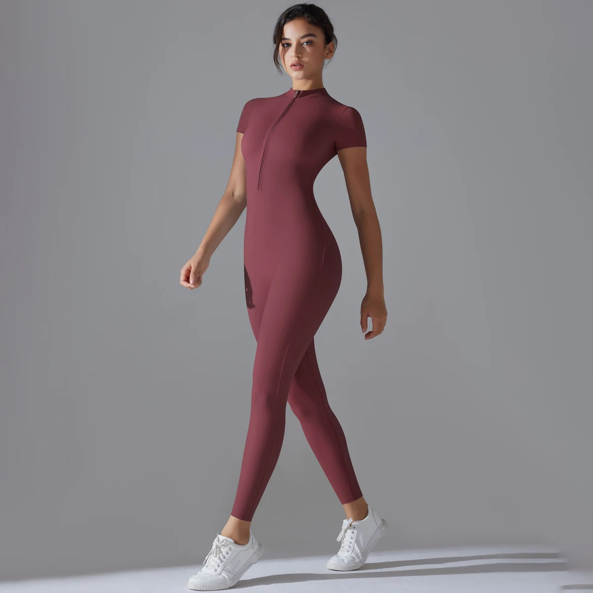 Burgunderfarbener Damen-Sport-Bodysuit, kurzer Arm, Reißverschluss vorn, figurbetont