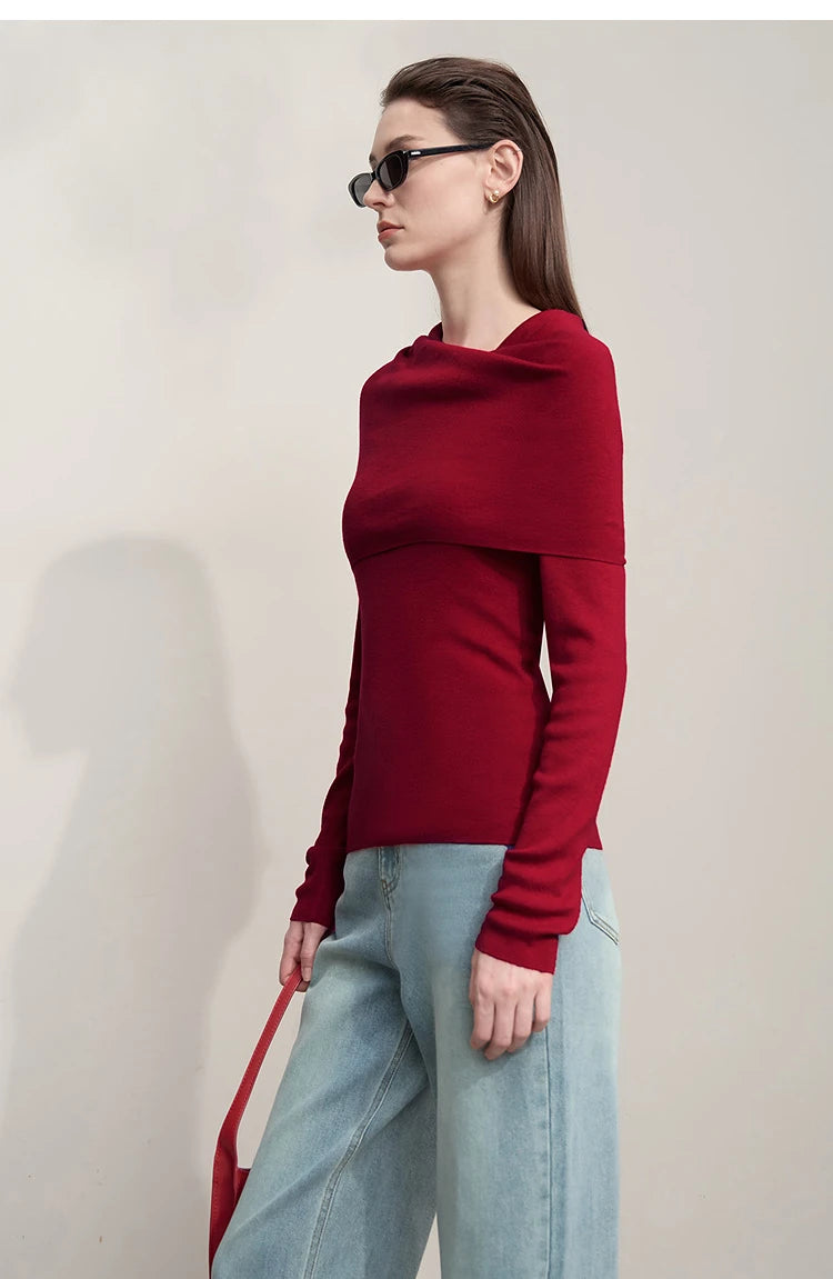 AMII Damenpullover Weinrot mit drapiertem Cowl-Kragen, langarmig, seitliche Ansicht