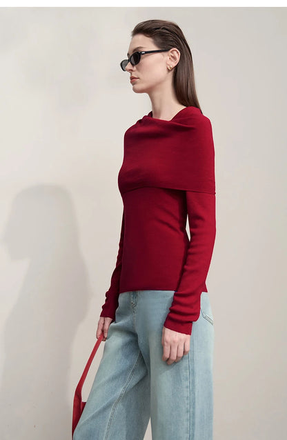 AMII Damenpullover Weinrot mit drapiertem Cowl-Kragen, langarmig, seitliche Ansicht