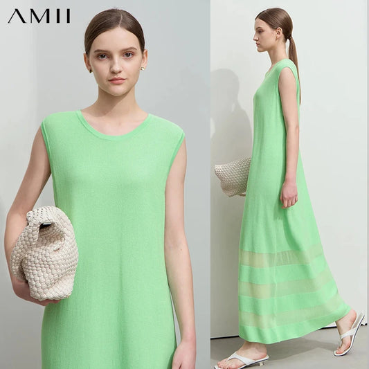 Ärmelloses Strickkleid in Grün mit Rundhalsausschnitt und Saumstreifen
