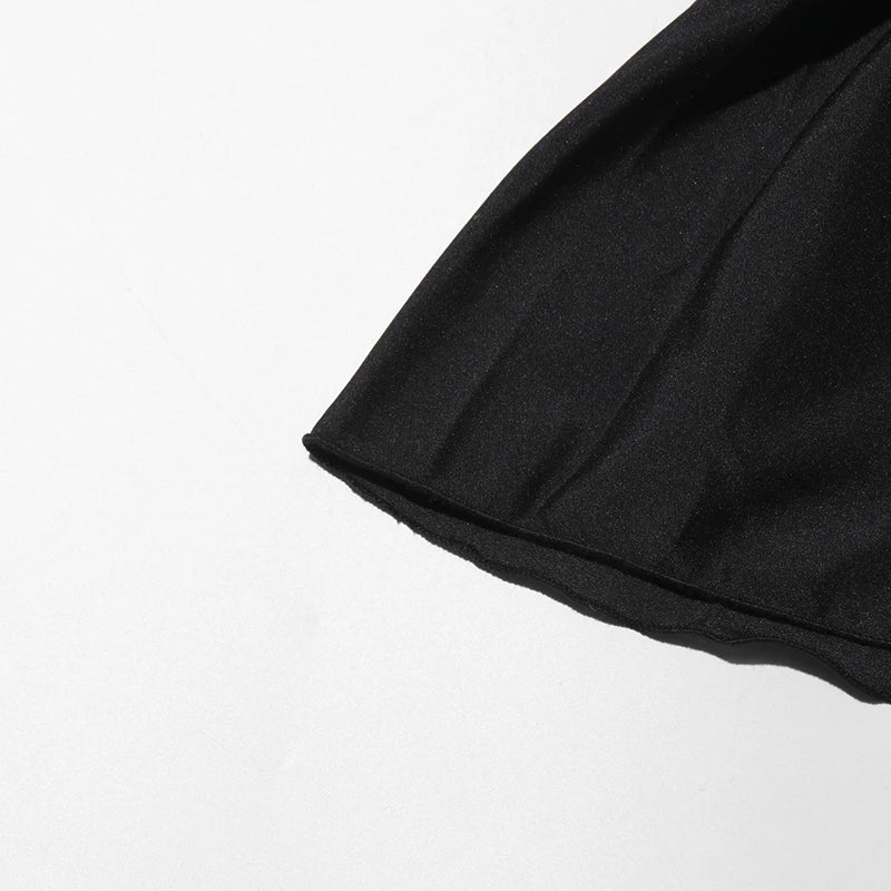 Zweiteiliges Damen-Set mit schulterfreiem Oberteil, langen Ärmeln und Schleifendetail sowie Patchwork-Rock mit Rüschen – elegant und modern.