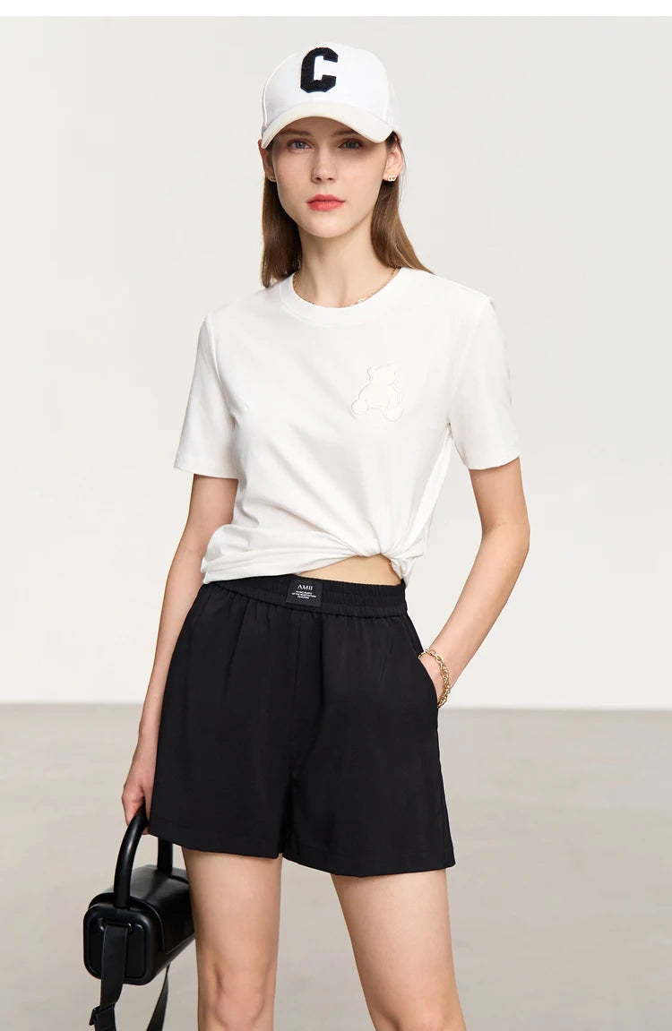 Damen Top im minimalistischen Stil mit Bären-Applikation und O-Ausschnitt