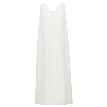 Elegantes Damenkleid Mit Perlendetails Und V-Ausschnitt