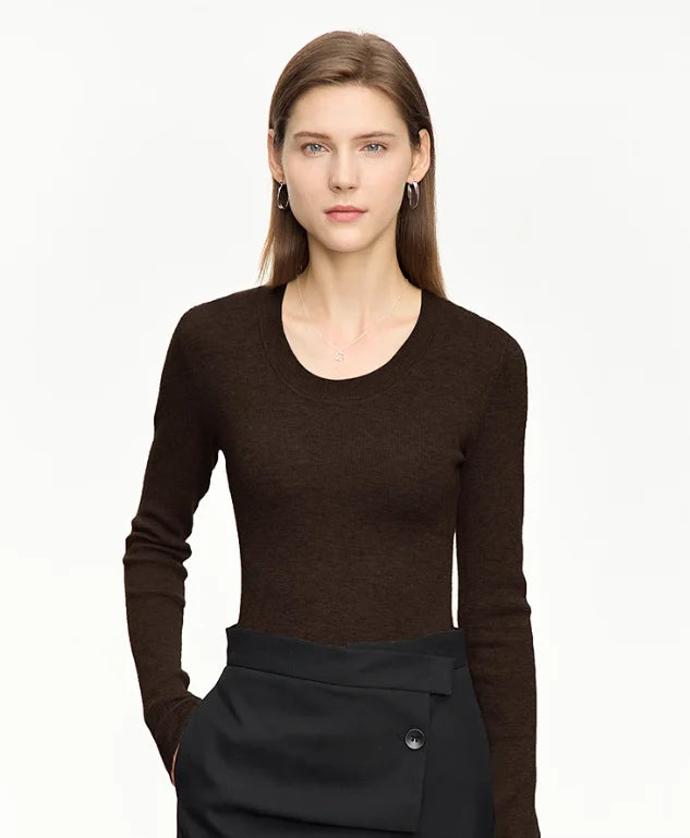 Dunkelbrauner Damen-Strickpullover mit langen Ärmeln und schmalem Schnitt