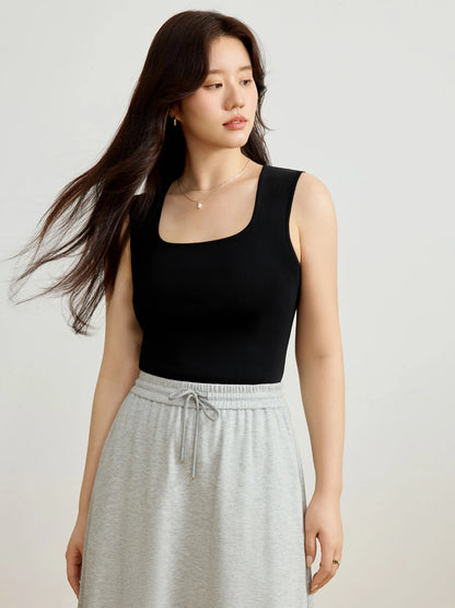 Frühlingshaftes Damen-Shirt in Übergröße mit Puppenkragen und Anti-Falten-Effekt – vielseitig kombinierbar und lässig.