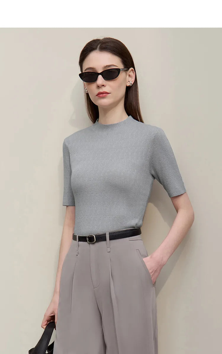Grauer Kurzarm-Strickpullover mit kurzem Stehkragen, schmalem Schnitt