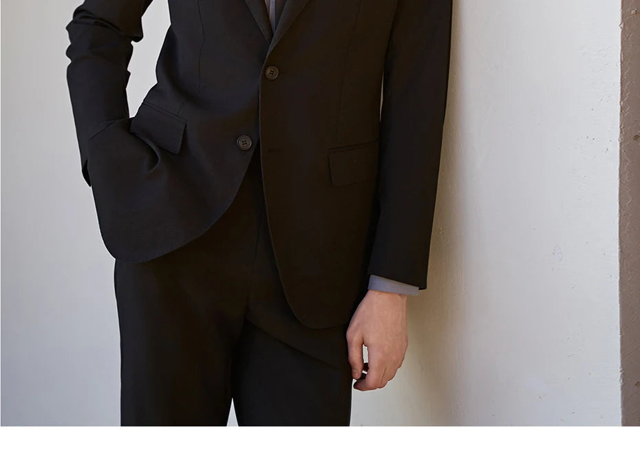 Schlanker Herren-Blazer im klassischen europäischen Stil mit hellbraunem Karomuster – ideal für Hochzeiten und formelle Anlässe