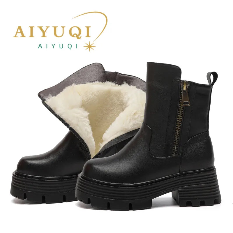 Schwarze Damenstiefelette mit großer Profilsohle und warmem Wollfutter