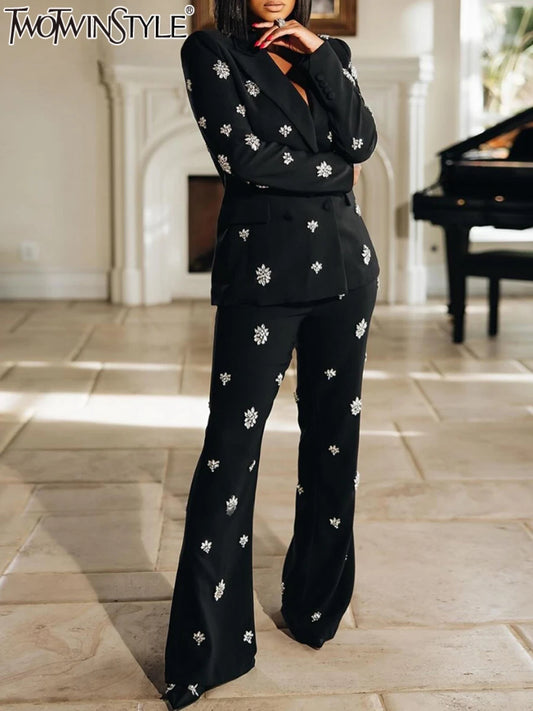 Zweiteiliges Damen-Set mit Applikationen – Langarm-Top mit Knopfleiste und Reverskragen, Patchwork-Design und hoch taillierte Hose