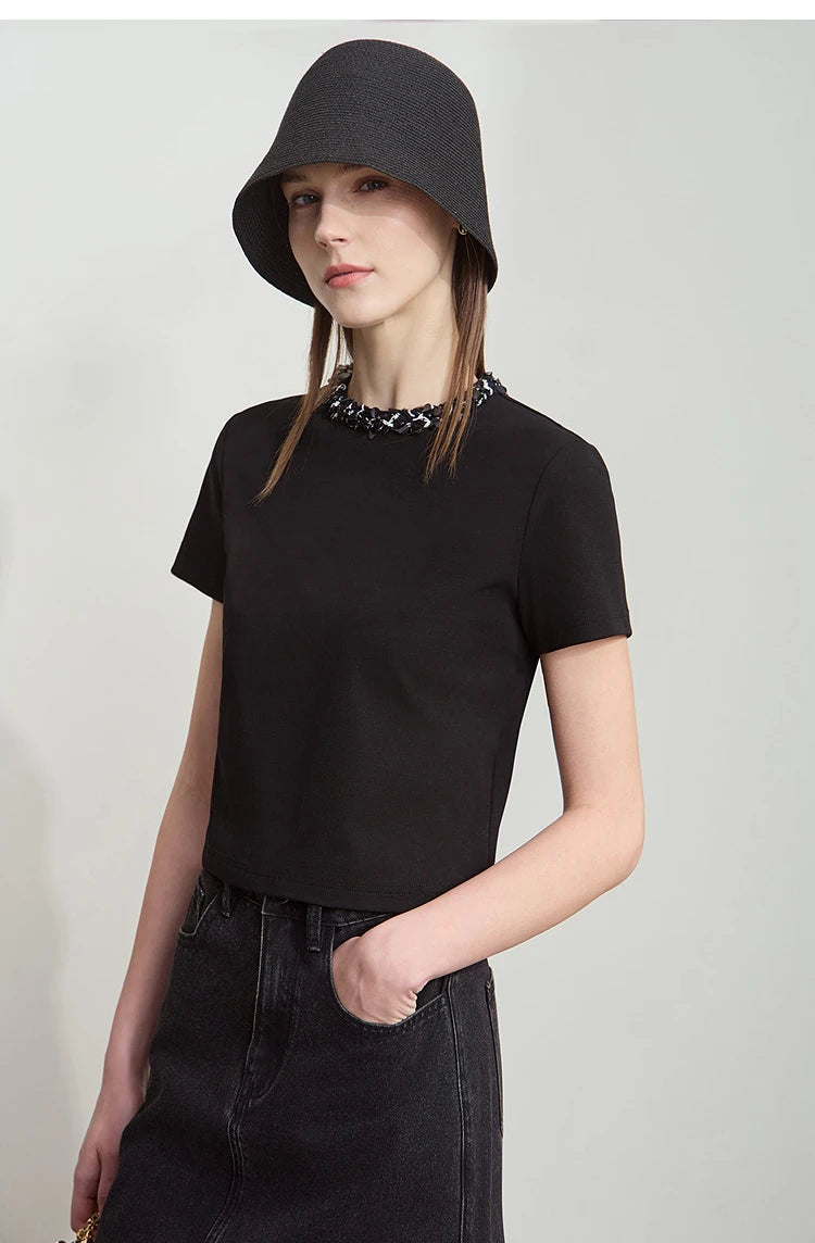 Damen Kurz-T-Shirt im minimalistischen Stil mit elastischen Perlen und Pailletten-Dekoration