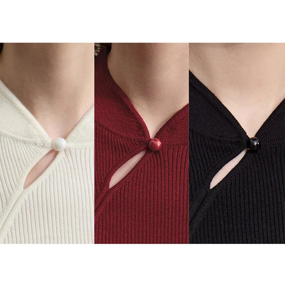 Strickpullover-Halsausschnitt mit Knopf: creme-, weinrot- und schwarzer Variante