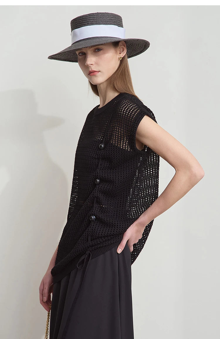 Damen-Strickpullover in Schwarz mit kurzem Schnitt, Lochstruktur und Knopfleiste vorn