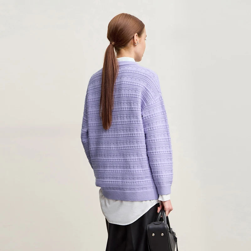 Damen-Pullover aus Strick, helllila, Rückansicht mit langen Ärmeln und Rundhalsausschnitt