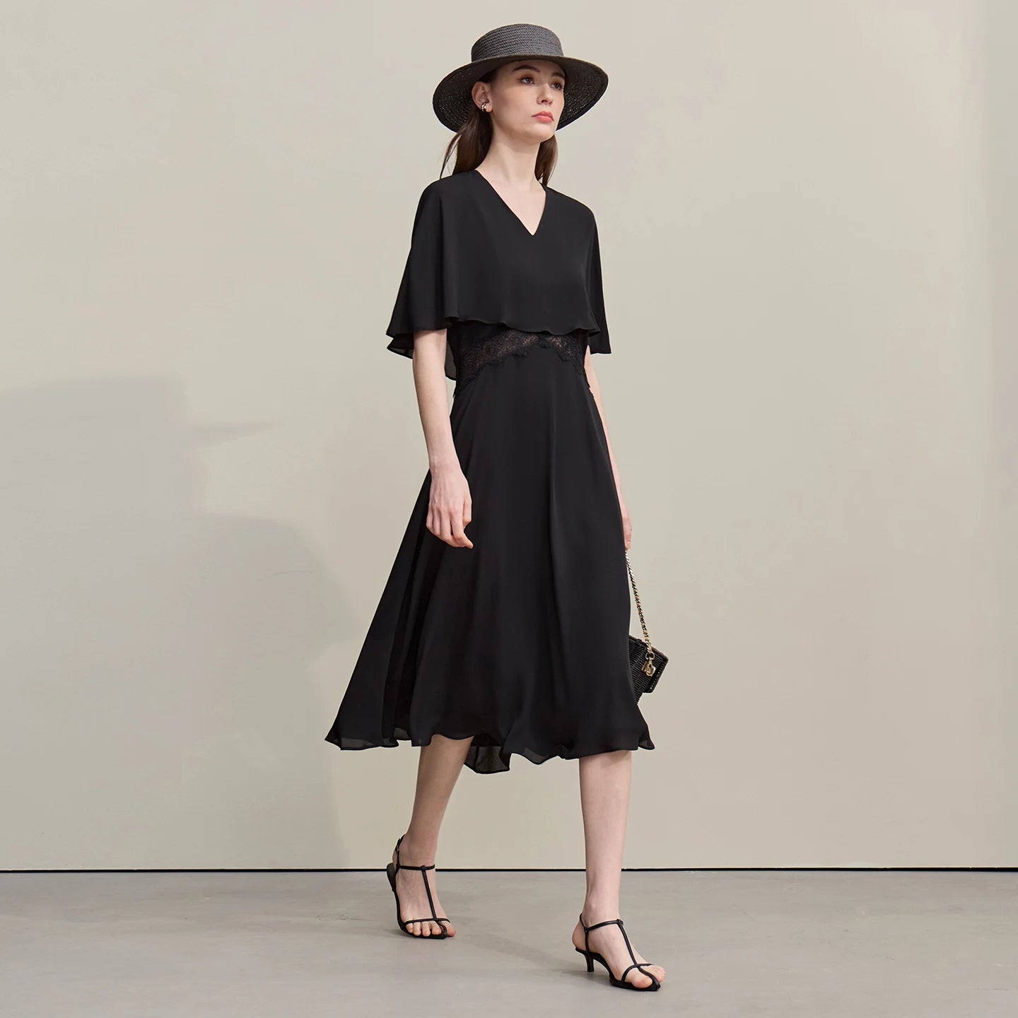 Traumhaftes Sommerkleid Mit V-Ausschnitt Und Spitze Für Damen